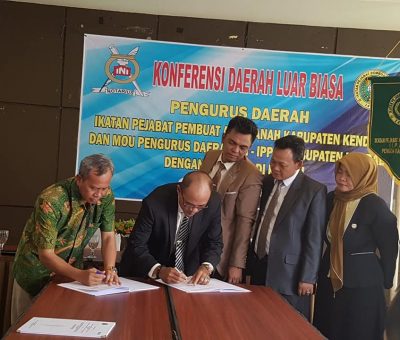 MOU antara Pengurus Ikatan Notaris Indonesia (I.N.I.) Kabupaten Kendal dengan DPC Peradi Kendal